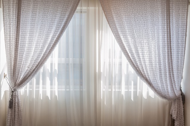 How to Hang Curtains? An Easy Step-by-step Guide