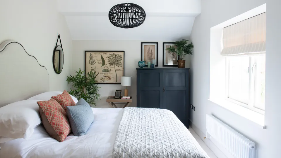 Go Bold With Small Bedroom Decor