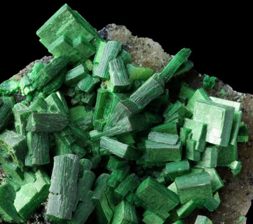 9 Deadliest Rocks And Minerals On Earth