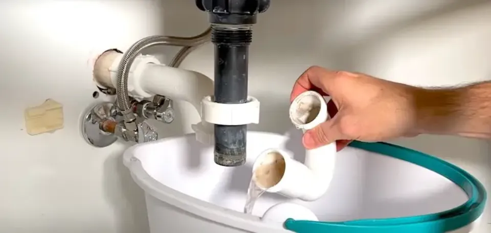 How to Unclog a Kitchen Sink With Standing Water？ Follow the Guide