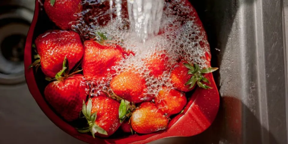 How to Clean Strawberries to Stay Fresh? Tips & Tricks