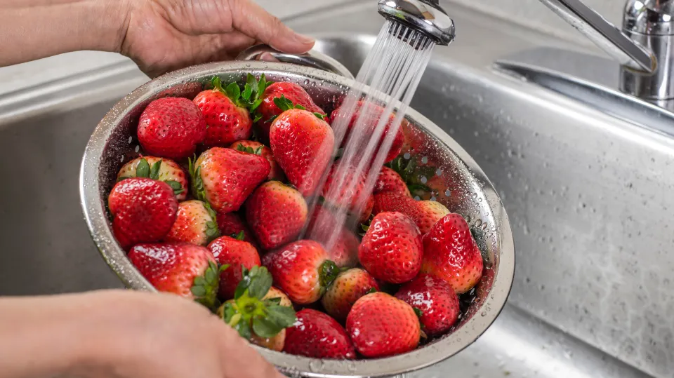 How to Clean Strawberries to Stay Fresh? Tips & Tricks
