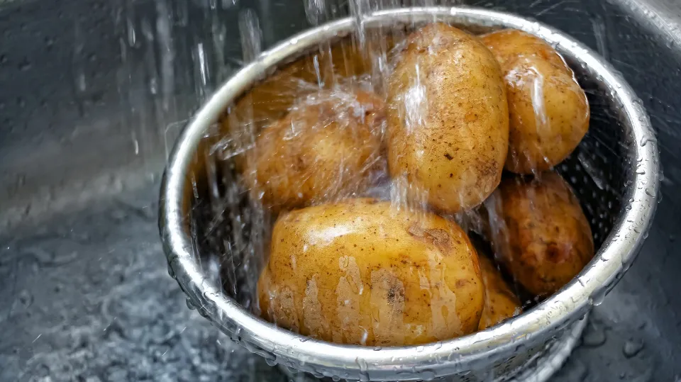 How to Clean Potatoes? Follow the Tips and Tricks