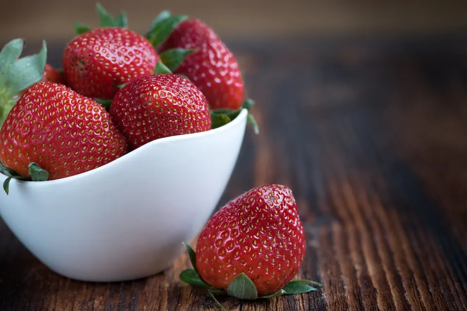 How to Clean Strawberries to Stay Fresh? Tips & Tricks