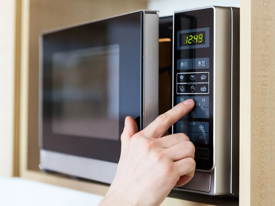 How to Get a Burnt Smell Out of the Microwave? The Ultimate Guide