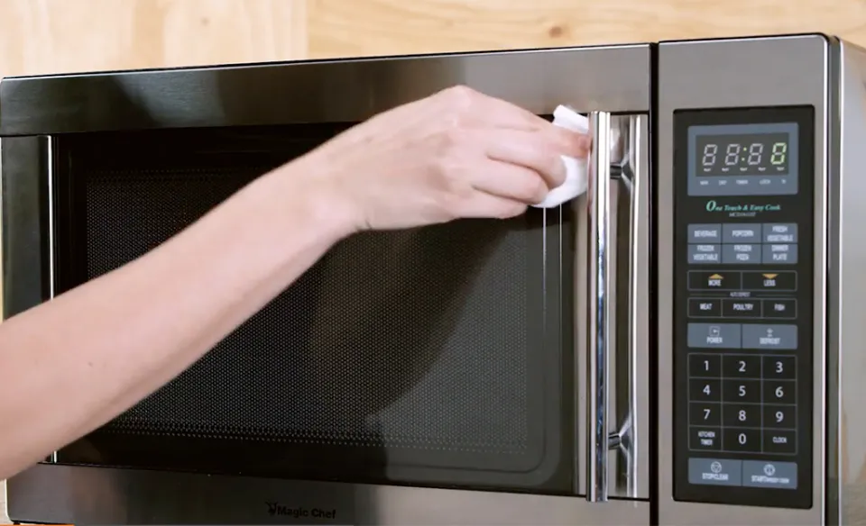 How to Clean a Microwave With Baking Soda? Quick Steps