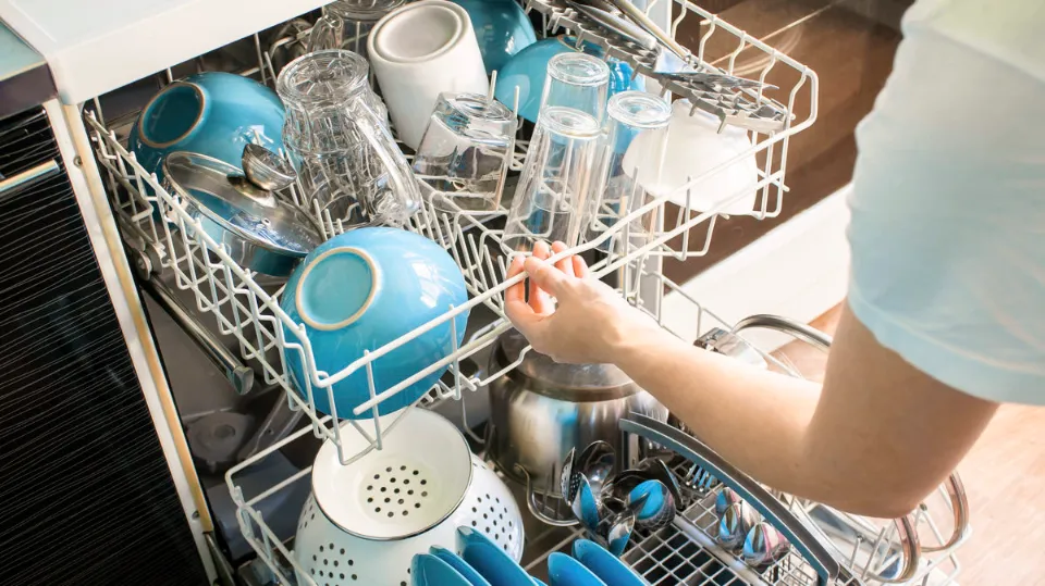 Who Invented the Dishwasher the History of the Dishwasher